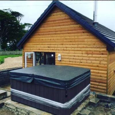 Holiday home hot tub