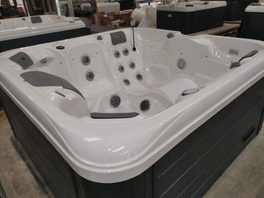 side view of the Thermal Spas hydro  hot tub