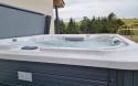 holiday let 3 hot tub cover off